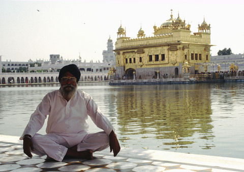 india - the golden temple - amritsar.jpg